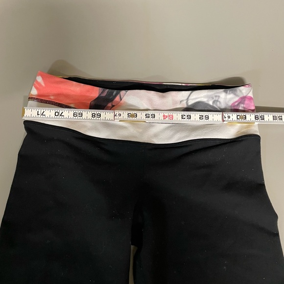 LULULEMON UNICORN TEARS GROOVE CROP RARE PRINT SIZE 4 - Picture 8 of 9